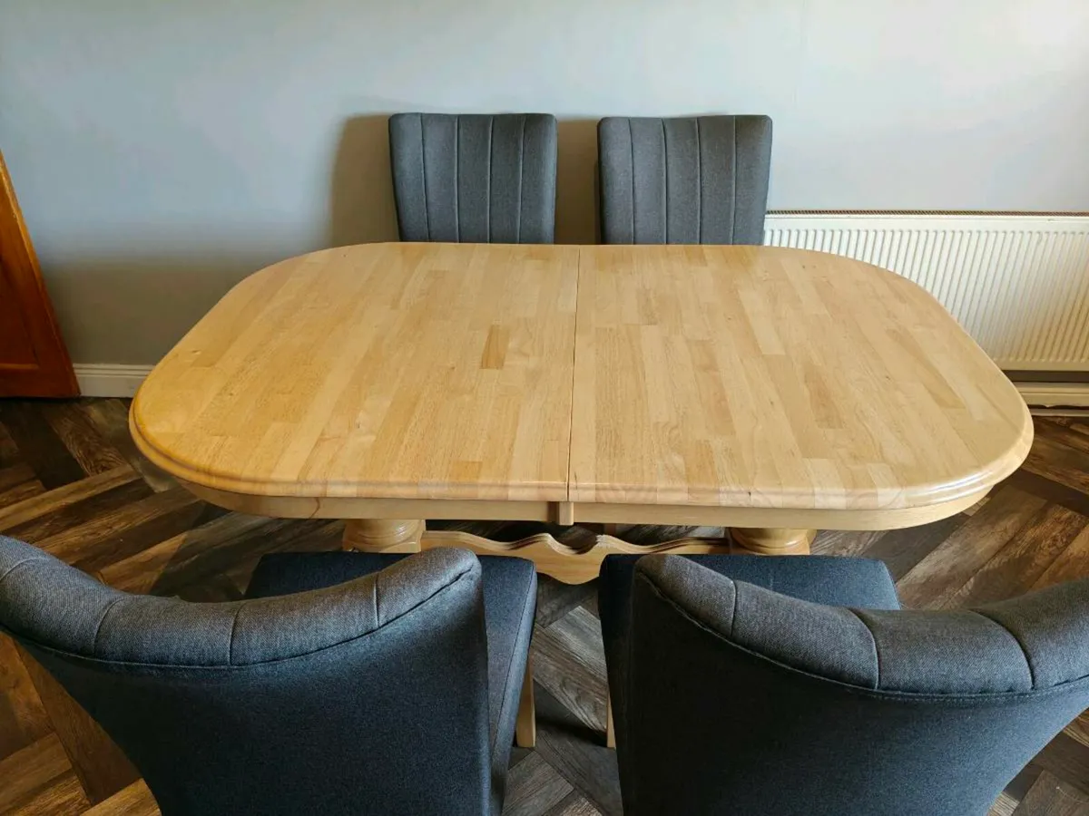 Dining table - Image 1