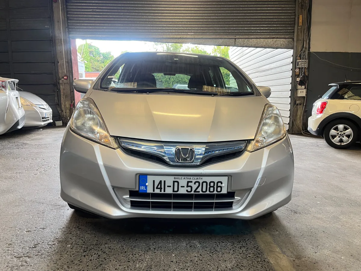 Honda Fit 2014 hybrid auto - Image 3