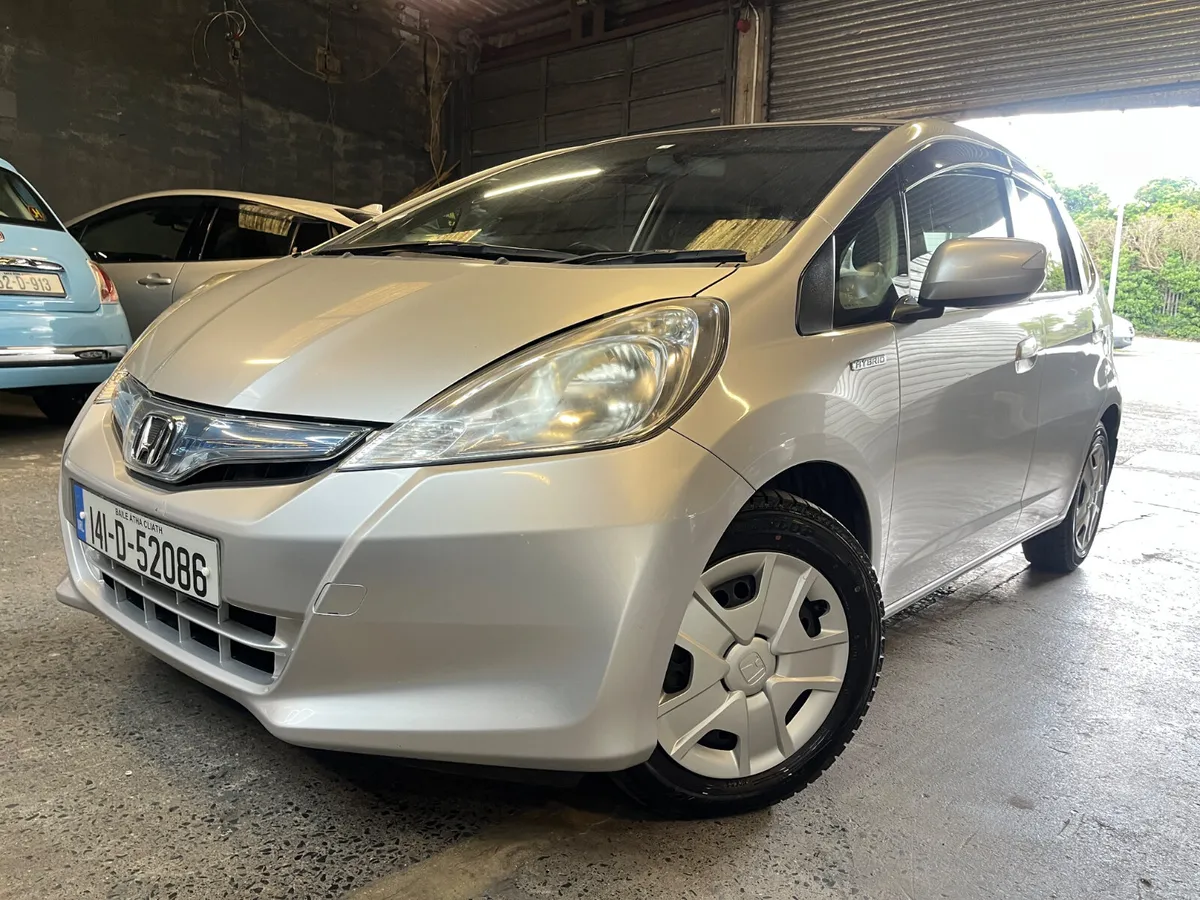 Honda Fit 2014 hybrid auto - Image 2