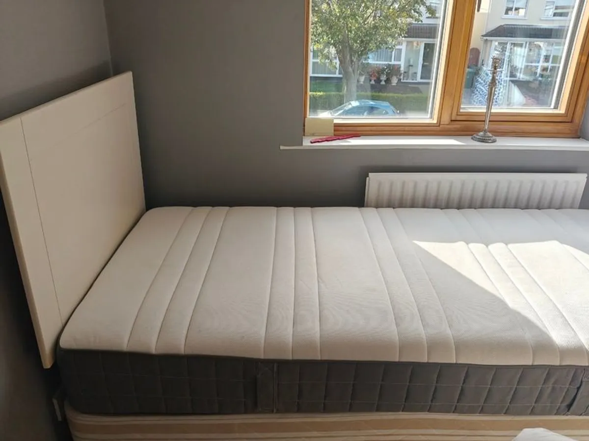 single bed - Image 1