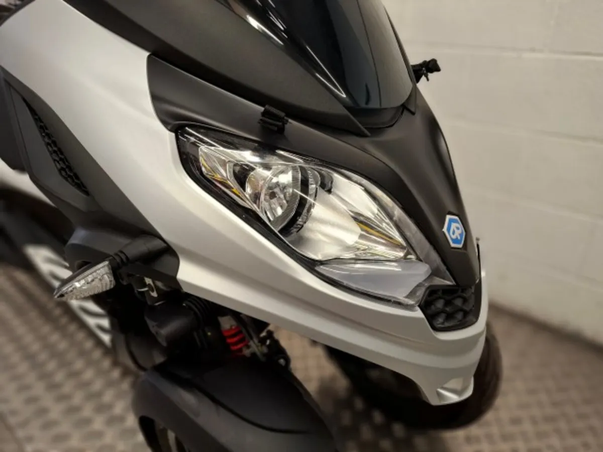 Piaggio 300cc MP3 - Image 3
