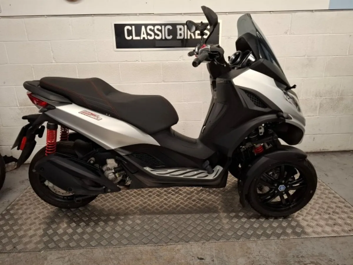 Piaggio 300cc MP3 - Image 1