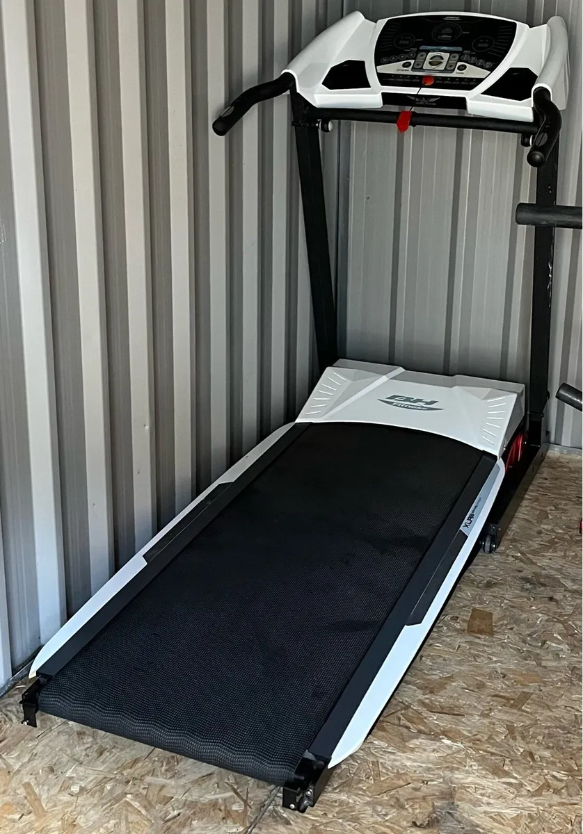 Prisma M80 Treadmill 1-22km / 1-15% inline - Image 1