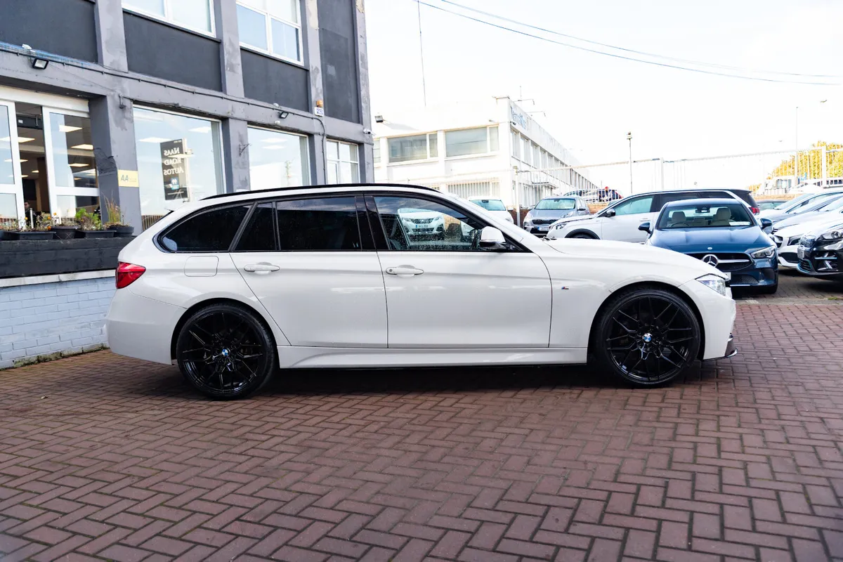 320i X-DRIVE M-SPORT PLUS 5DR ESTATE AUTOMATIC // - Image 2