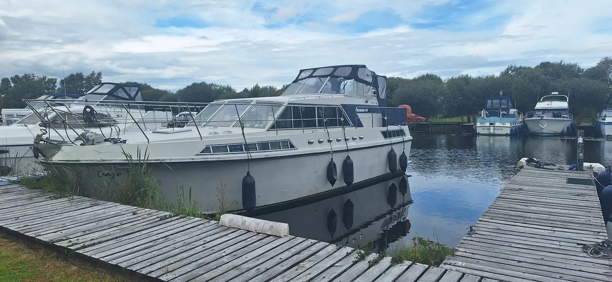 Broom Oceam 42 - Image 1