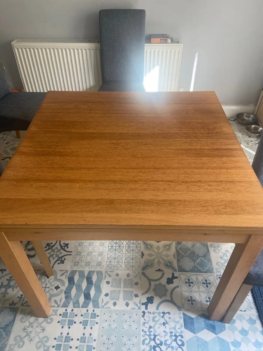 Table and 4 chairs - Image 4