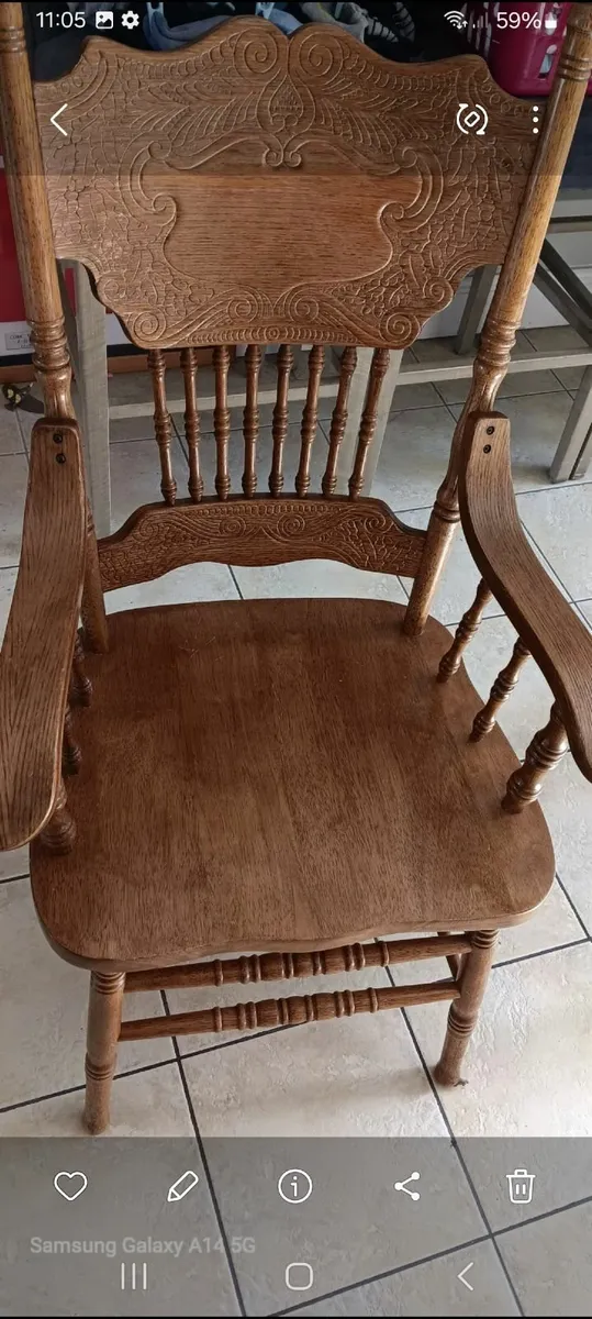 Table and chairs - Image 4