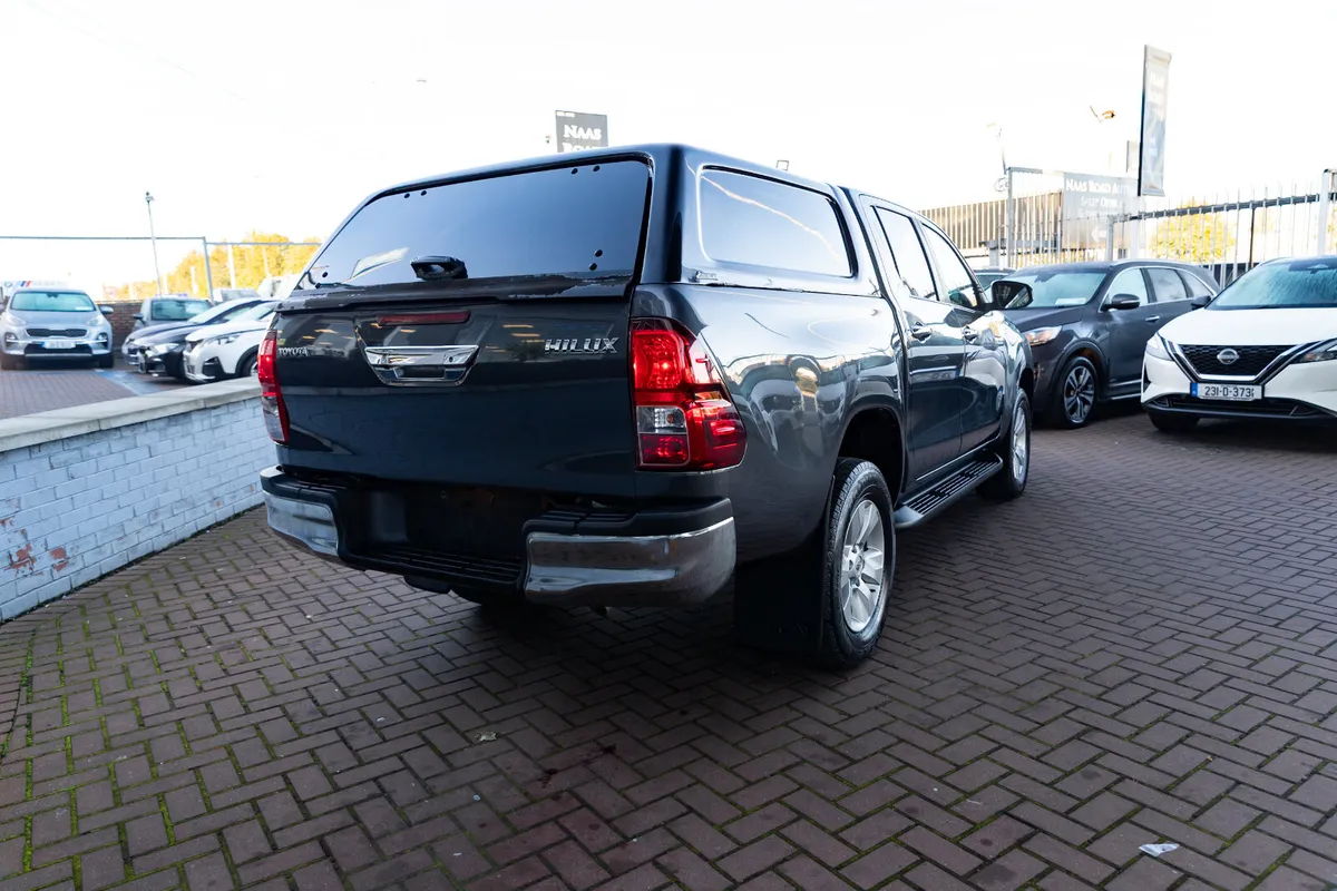 TOYOTA HILUX ICON AUTO 1 OWNER NO TOW BAR IMMACULA - Image 3