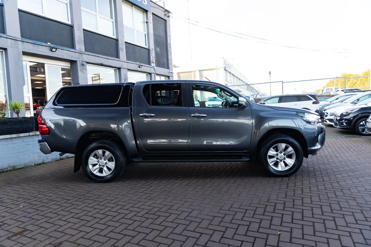 TOYOTA HILUX ICON AUTO 1 OWNER NO TOW BAR IMMACULA - Image 2