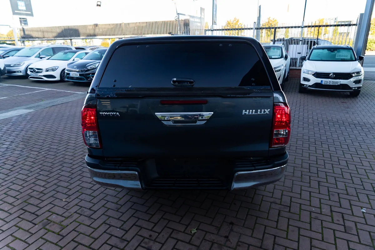 TOYOTA HILUX ICON AUTO 1 OWNER NO TOW BAR IMMACULA - Image 4