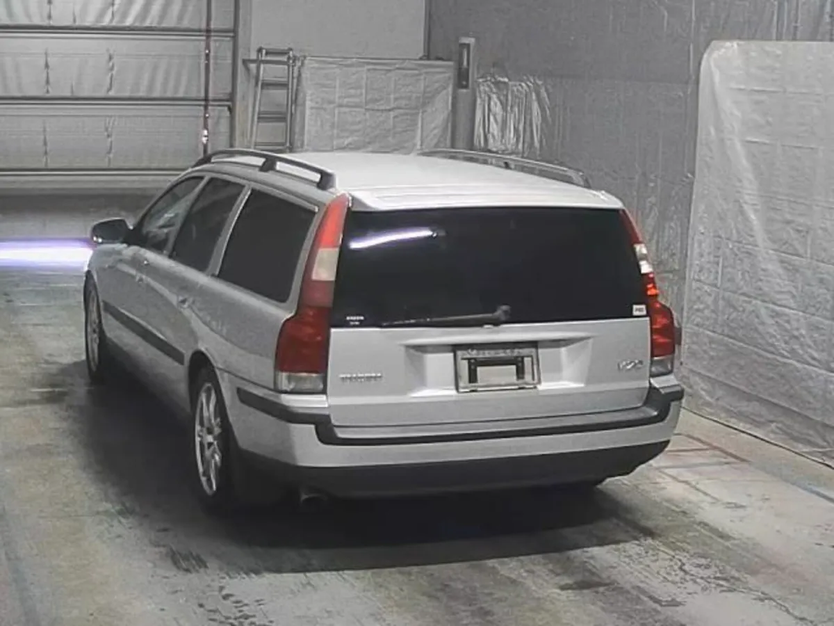 Volvo V70 Left Hand Drive Automatic - Image 2