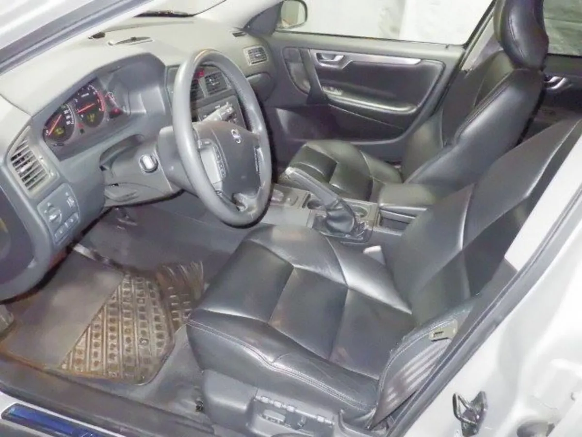 Volvo V70 Left Hand Drive Automatic - Image 3
