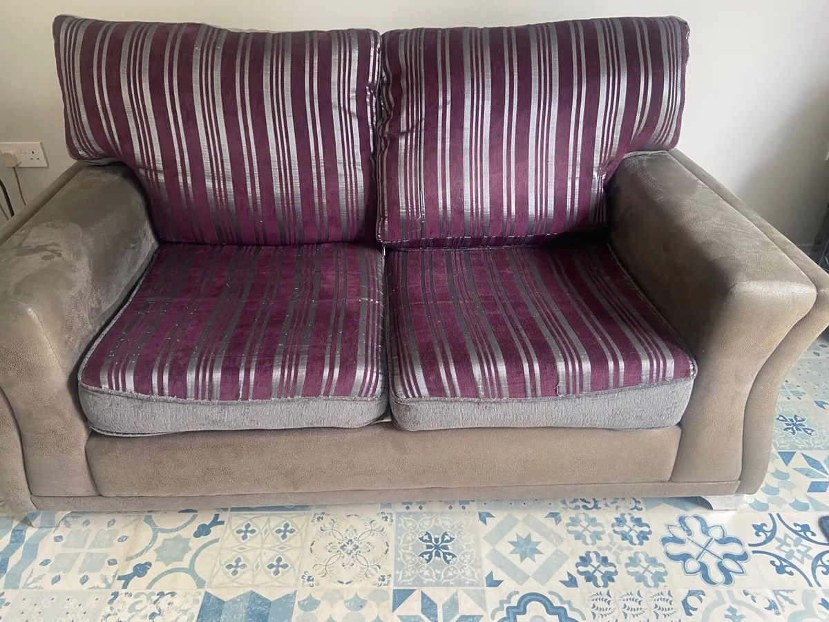 Two seater couch - Image 1