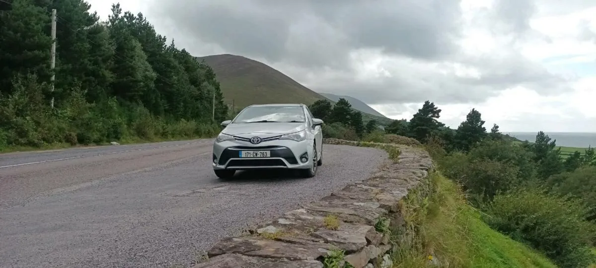 Toyota Avensis Luna 2017 2.0 - Image 1