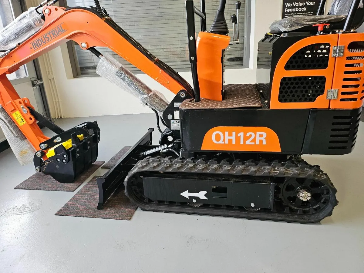 Brand New 2025 AGT QH12R 1 ton petrol mini digger - Image 2