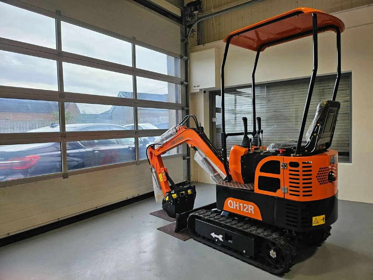 Brand New 2025 AGT QH12R 1 ton petrol mini digger - Image 4