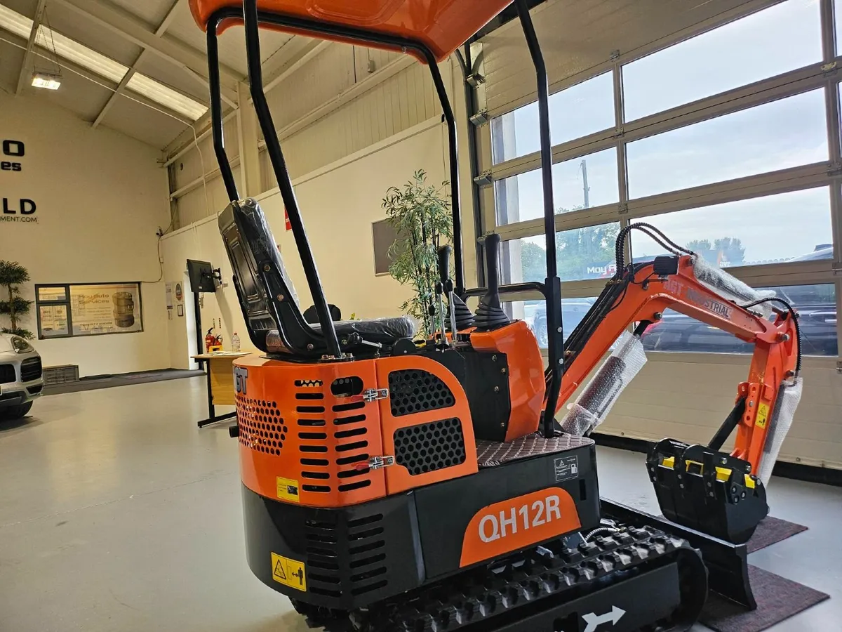 Brand New 2025 AGT QH12R 1 ton petrol mini digger - Image 1