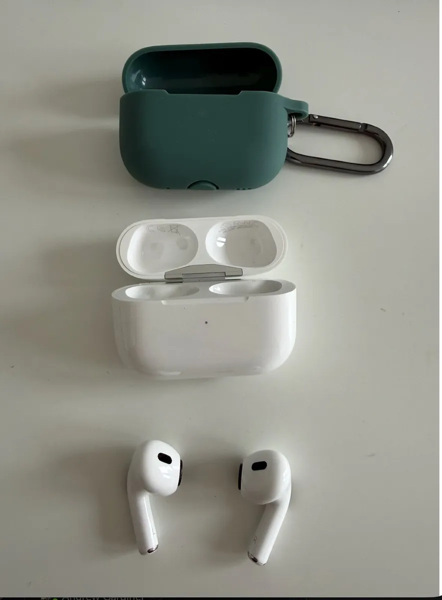 Apple AirPods Pro 2nd gen - Image 1