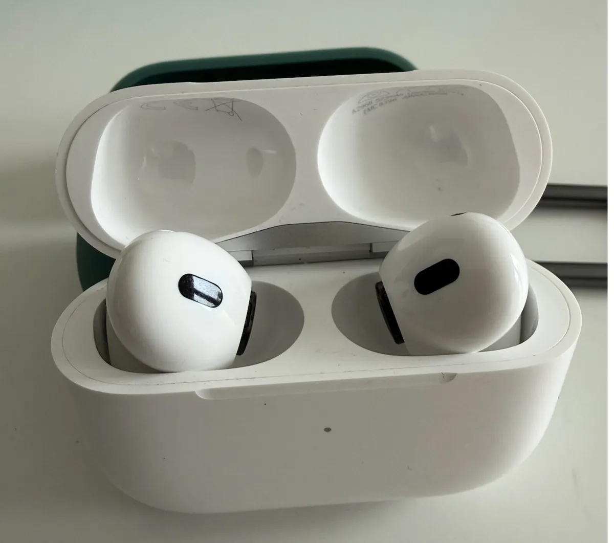 Apple AirPods Pro 2nd gen - Image 3