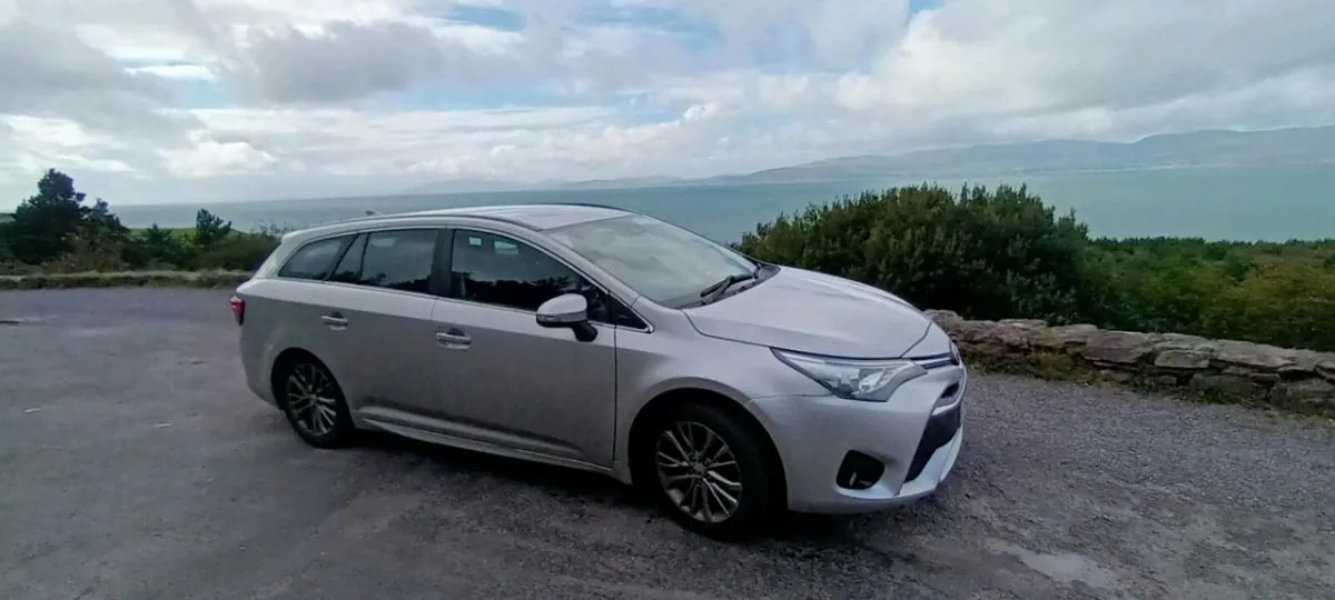 Toyota Avensis Luna 2017 2.0 - Image 2