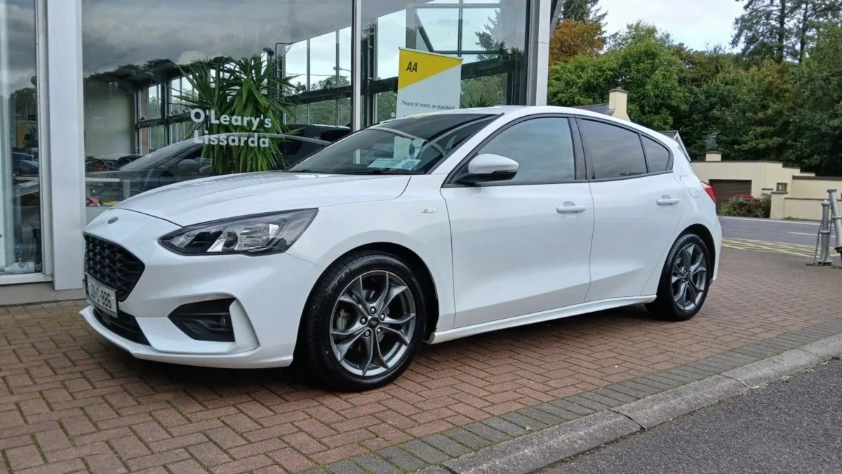 Ford Focus 1.5l Ecoblue 120PS St-line  White  2 O - Image 2