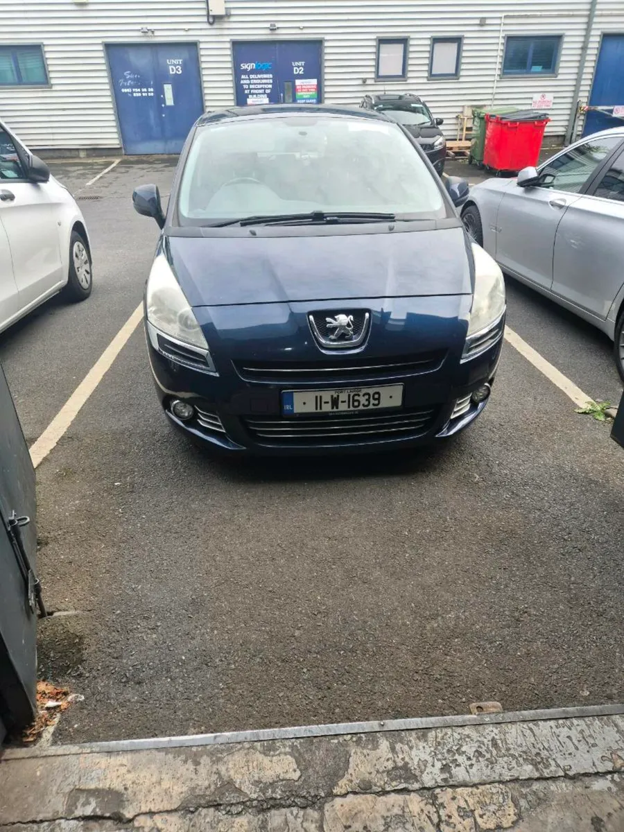 Peugeot 5008  7 seats - Image 1