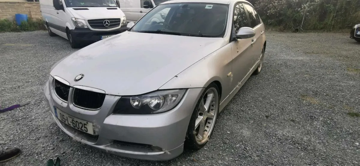 BMW 320i - Image 1