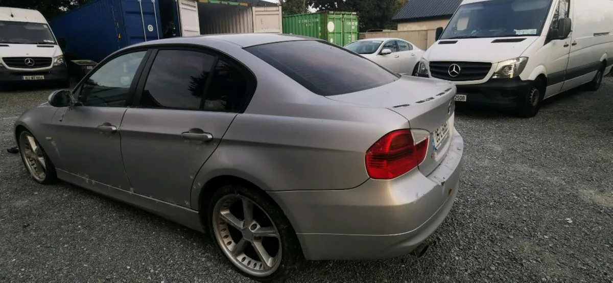 BMW 320i - Image 2