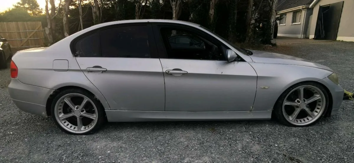 BMW 320i - Image 3