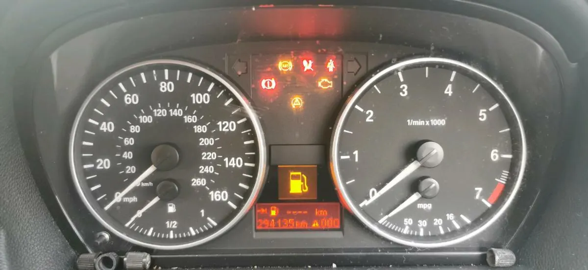 BMW 320i - Image 4