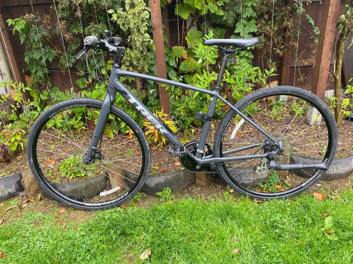Like new Trek FX1 M disc breaks 28 inch - Image 1