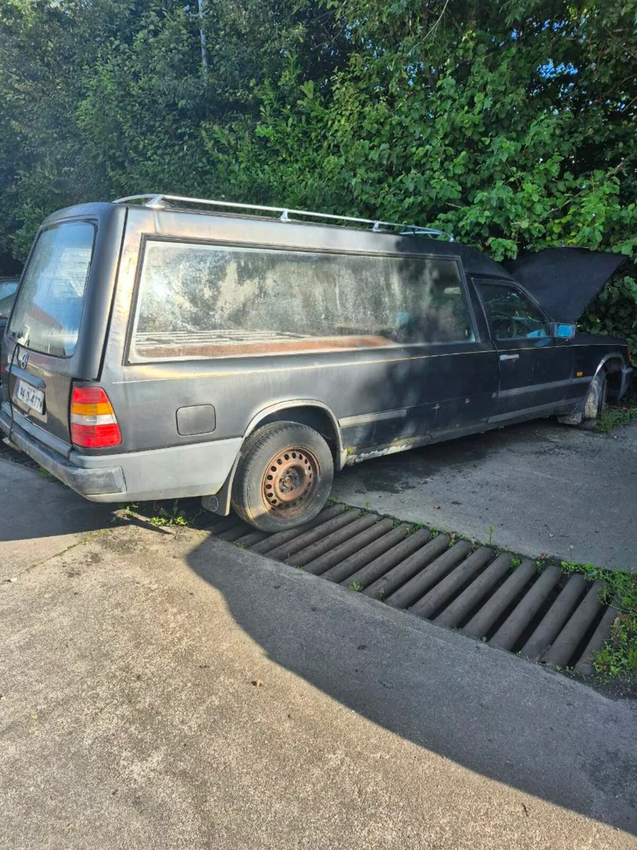 Mercedes 300d - Image 3