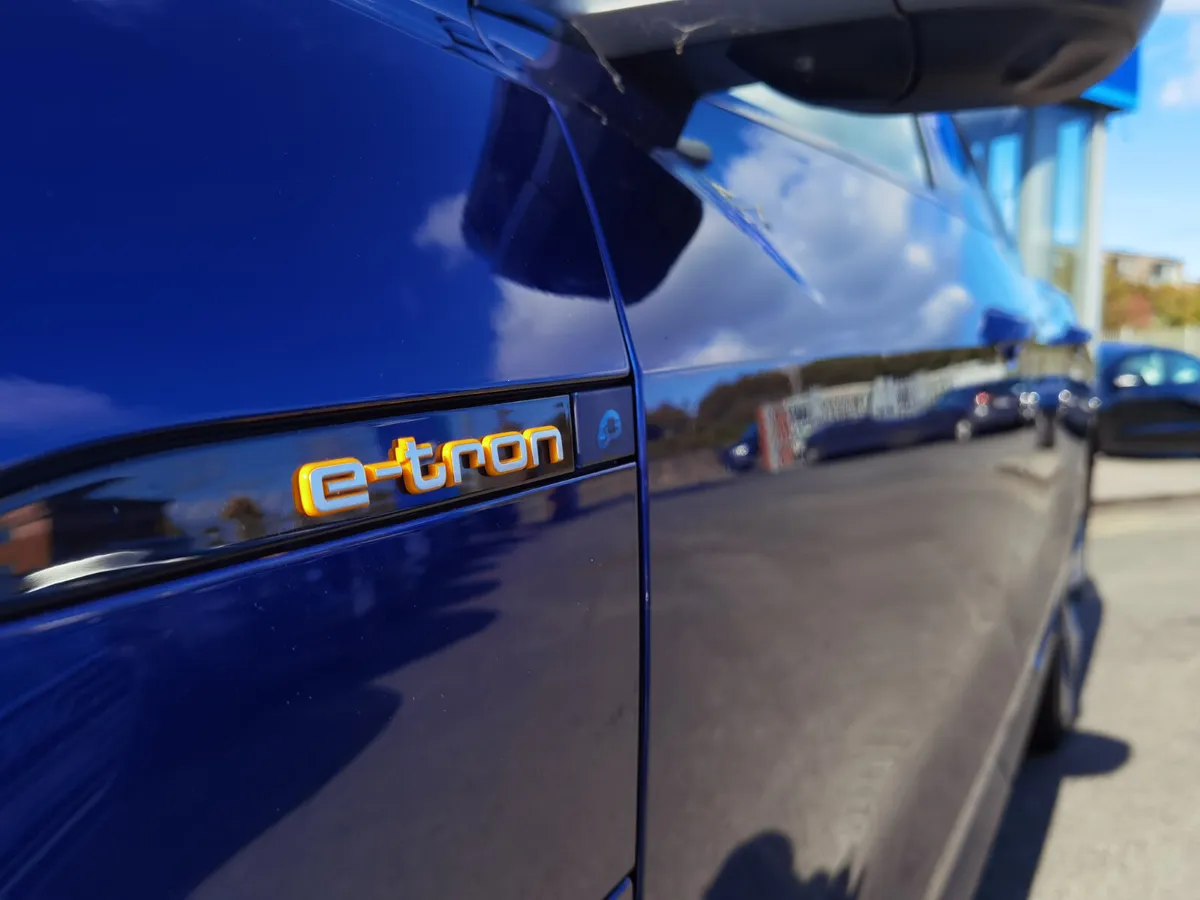 AUDI E-TRON 95KWH LONG RANGE 55 QUATTRO S LINE - Image 2