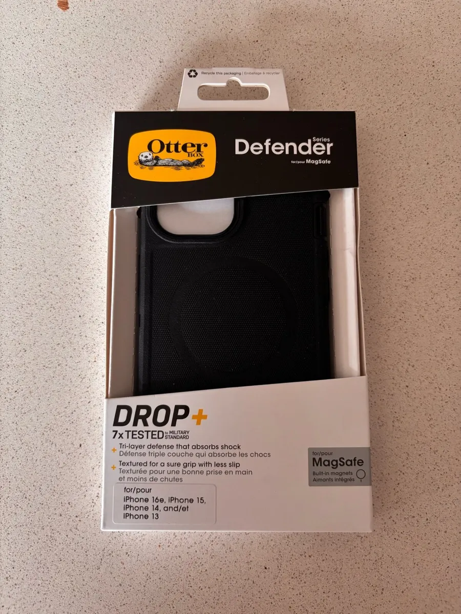 iPhone 16/15/14/13 otterbox defender case - Image 1