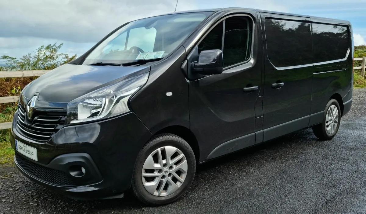 2019 Renault Trafic Sport - Image 2