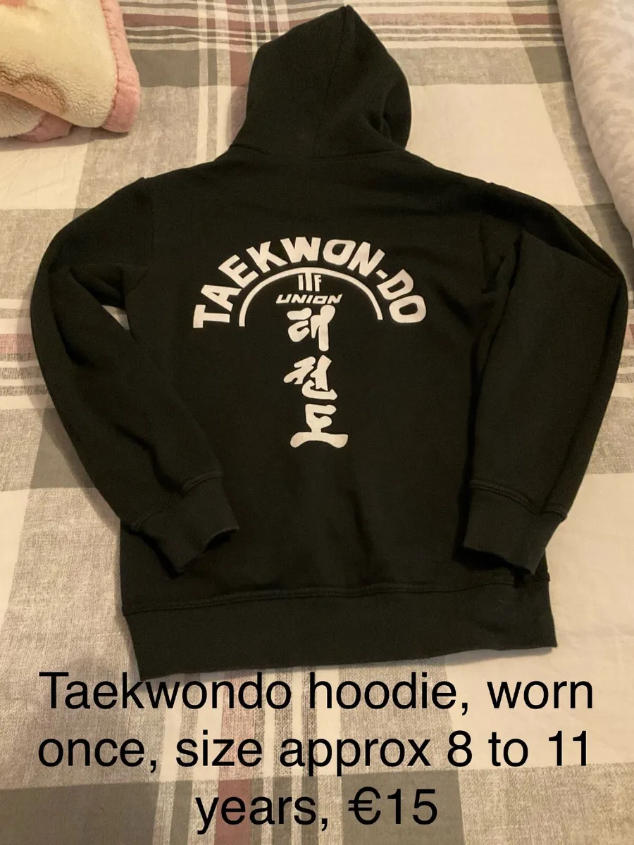 Taekwondo hoodie, size approx 8 to 11 years - Image 1