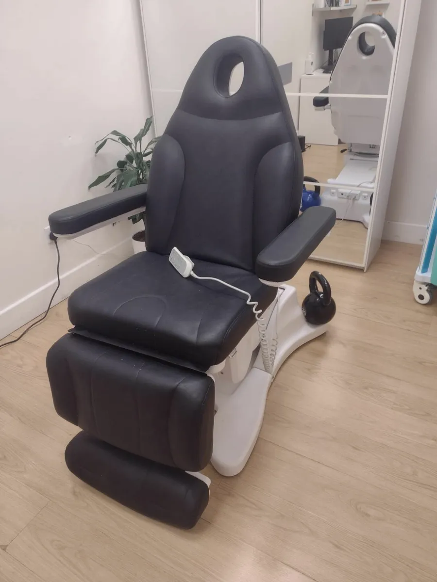 Quirumed Electric Multifunctional Chair - Image 1