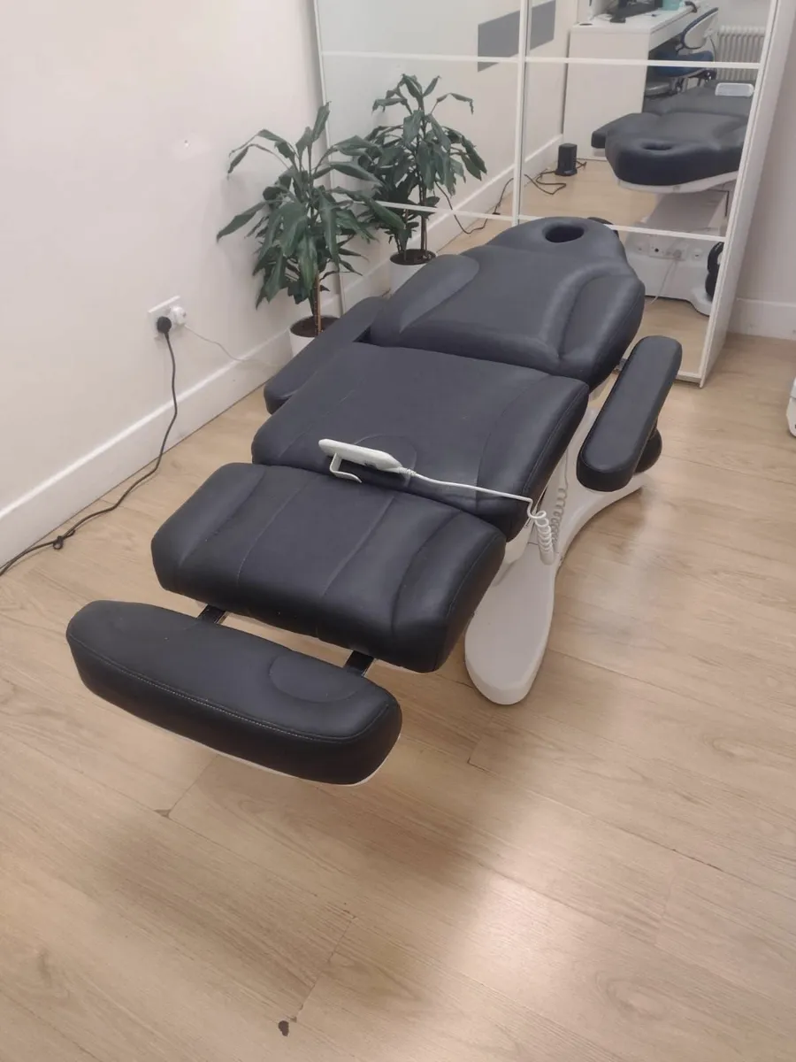 Quirumed Electric Multifunctional Chair - Image 2