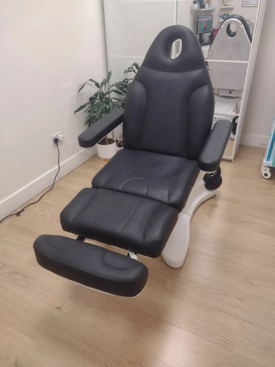 Quirumed Electric Multifunctional Chair - Image 3