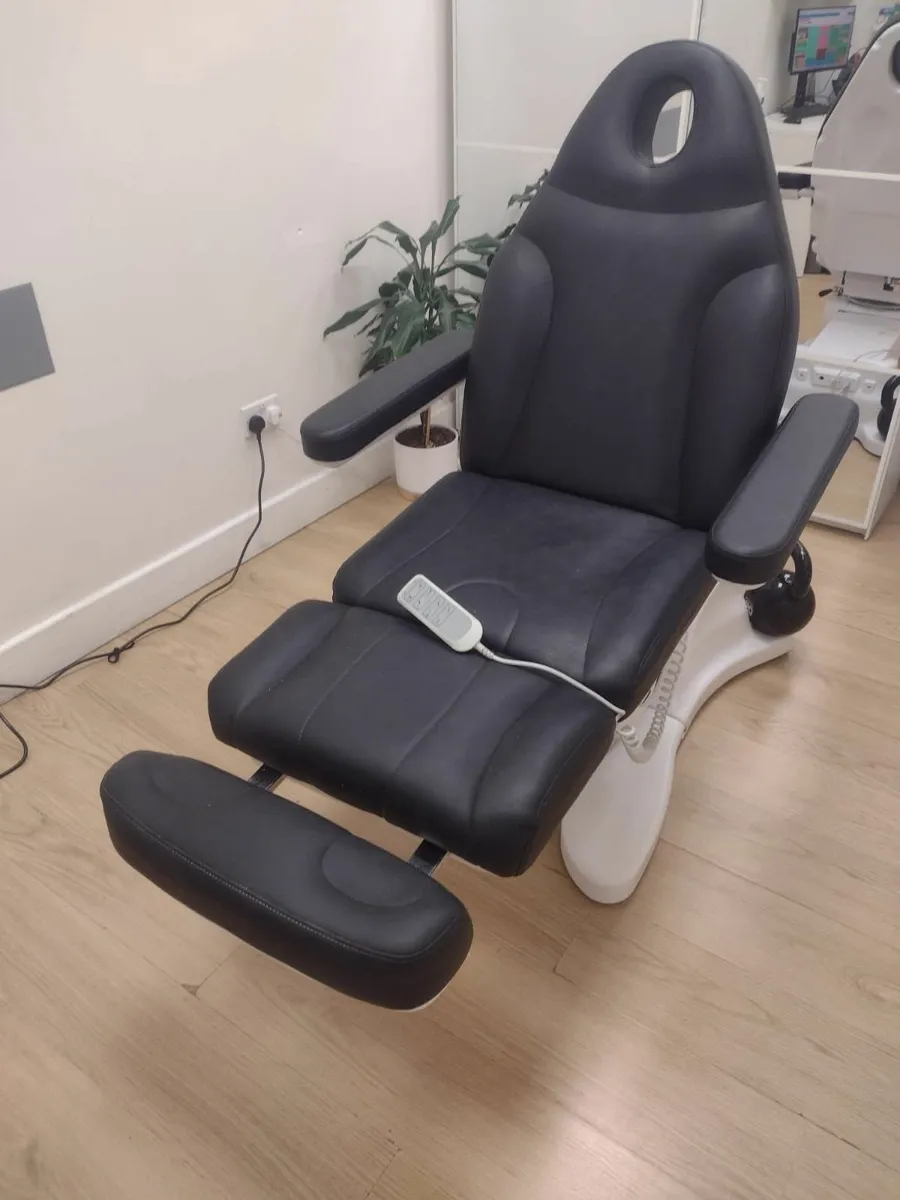 Quirumed Electric Multifunctional Chair - Image 4