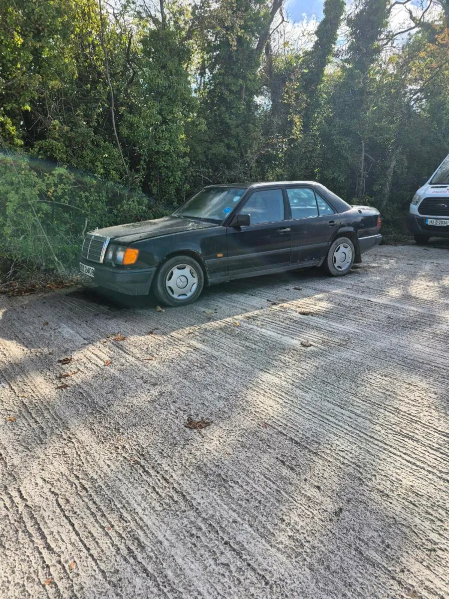 Mercedes 300d manual - Image 4