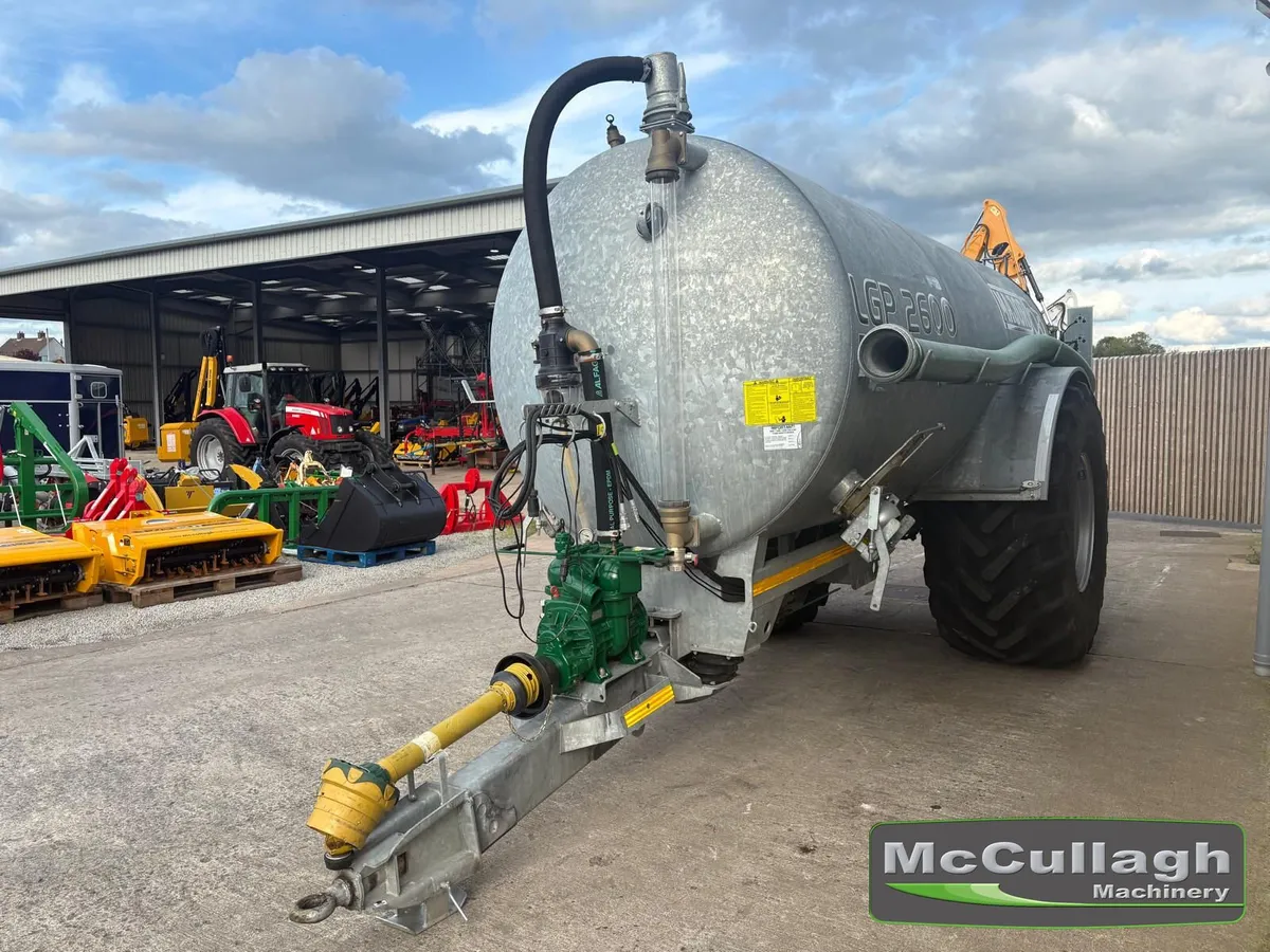 Used Major 2600 Gallon Tanker - Image 2