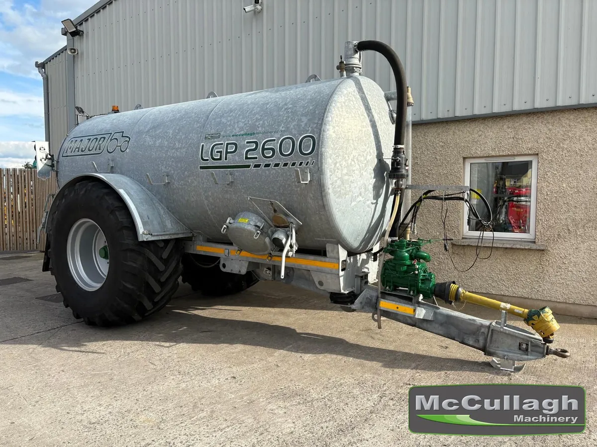 Used Major 2600 Gallon Tanker - Image 1