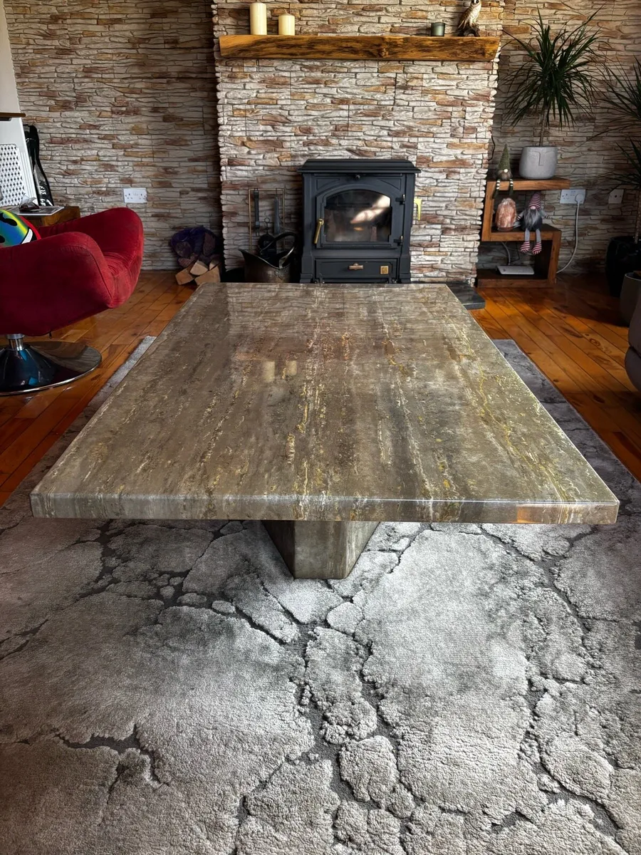 Marble table - Image 1