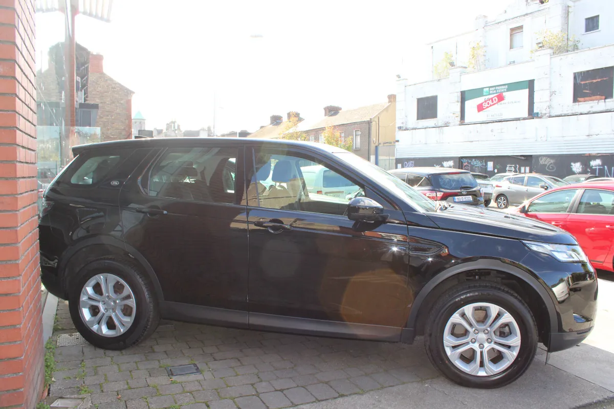 NEW MODEL Discovery Sport 4WD AUTO 7 SEAT S 2020 - Image 3