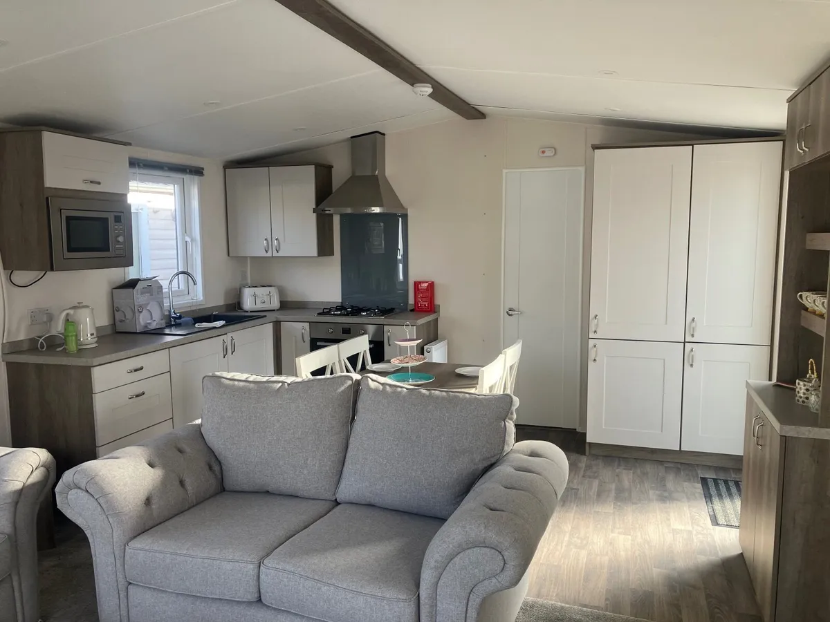 3 BED LODGE, 41x14 FEET OF SHEER LUXURY - Image 4