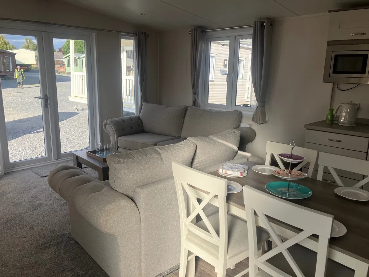 WUALITY IS ALWAYS SNAPPED UP - Image 4