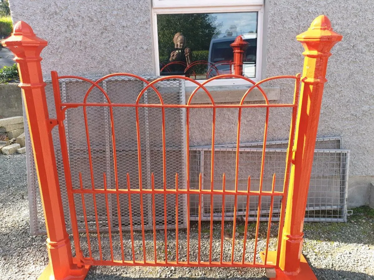 antique gates - Image 2