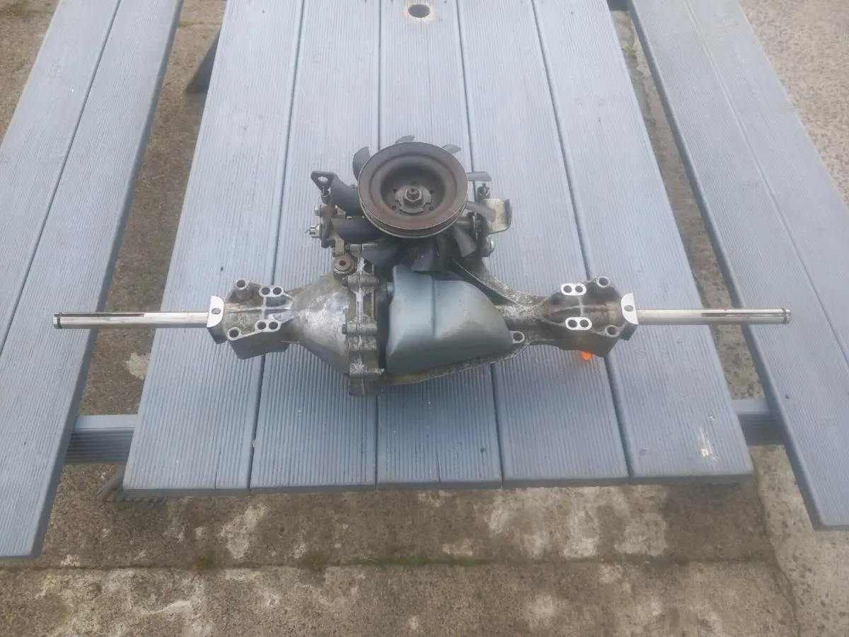Castlegarden hydrostatic transmission for sale - Image 3