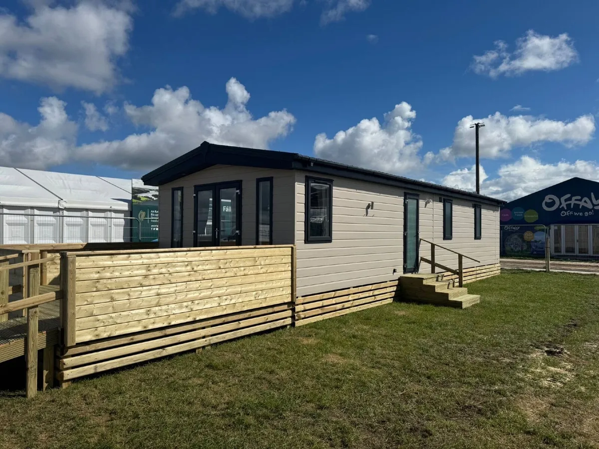 3 BED LODGE, 41x14 FEET OF SHEER LUXURY - Image 1
